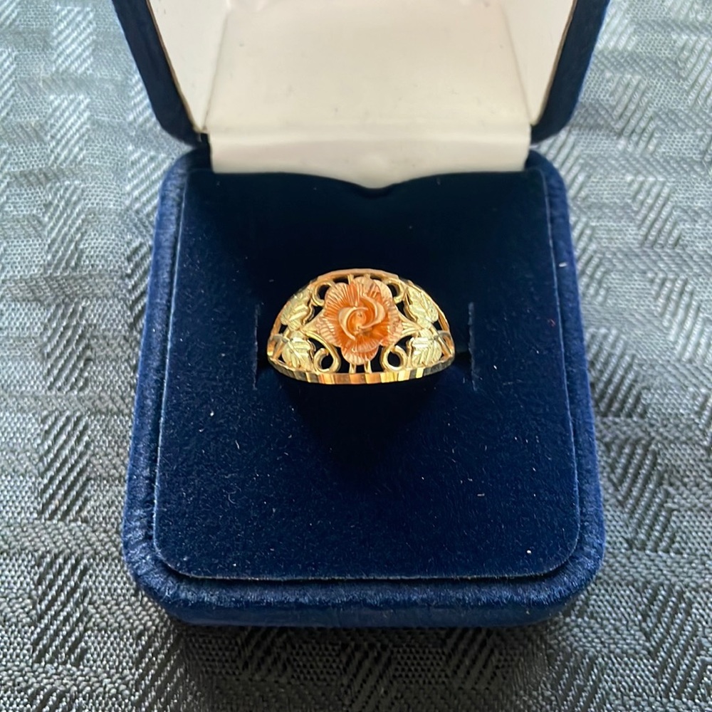 Size 10 Black Hills Gold 10K Dakota Rose Ring